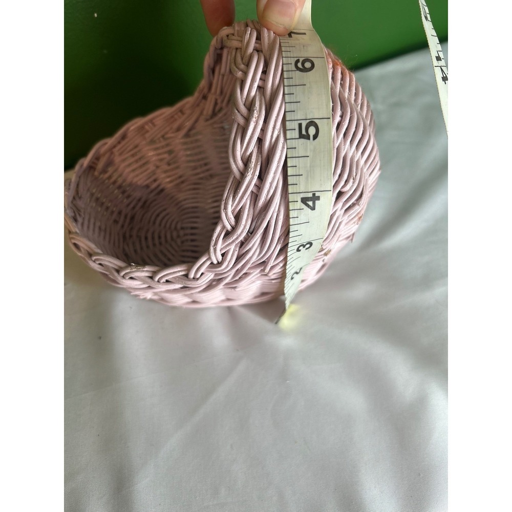 Vintage Pink Wicker Baby Bassinet Basket Miniature Cradle Nursery Decor 6.5 Inch - Picture 7 of 7